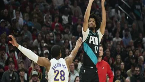 那不勒斯欧冠首轮4-1击败利物浦，泽林斯基双响兼献助攻，阿利森扑出点球